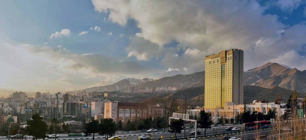 هتل پارسیان آزادی تهران - نمای ورودی