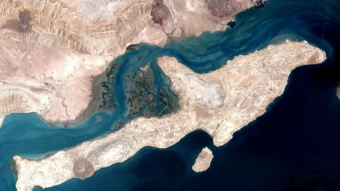 قشم فراتر از هتل | راهنمای سفر یک‌روزه و چندروزه ۱۴۰۵